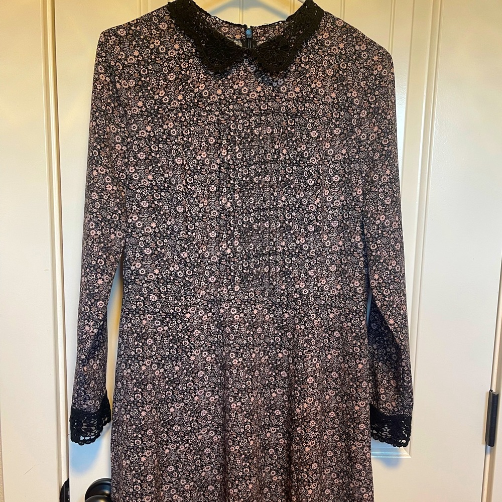 Vintage Flower Patterned Women’s Mini Dress! (Good Condition)